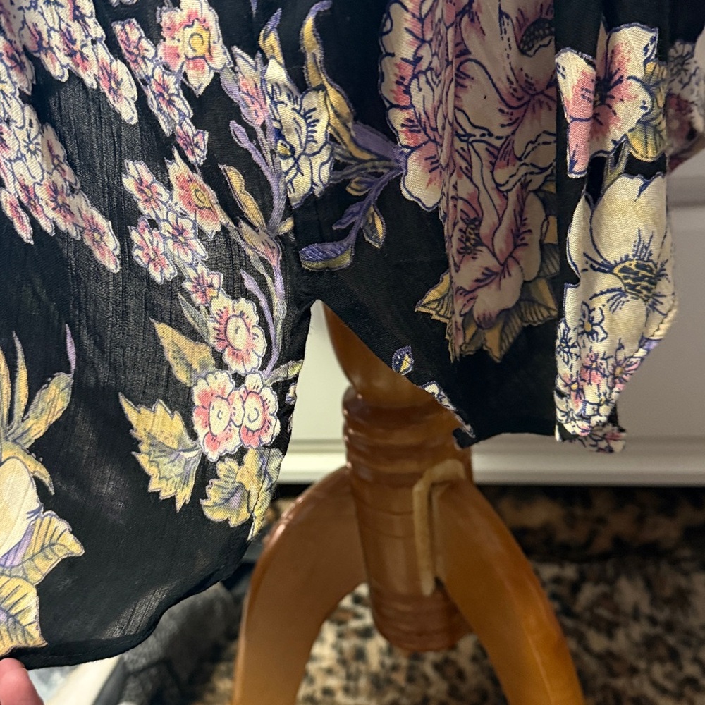 Floral Kimono Cardigan with black background - Picture 5 of 8